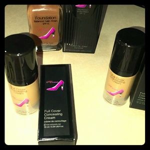 FE Cosmetics Foundation Balanced Satin Finish